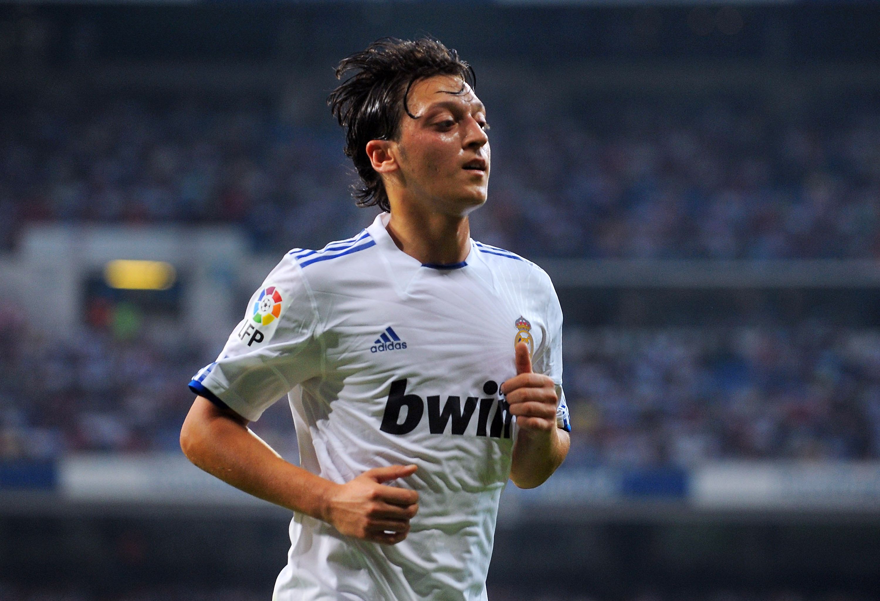 performance-Mesut Özil